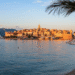 Pogled na luku i staru jezgru Korčule s kuće Marka Pola