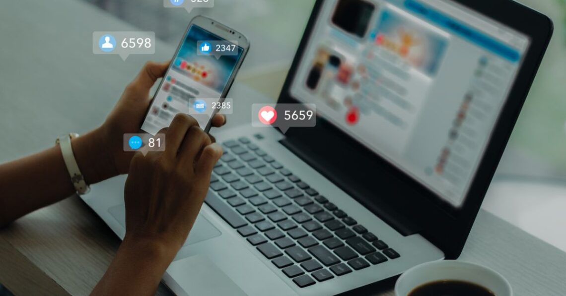 Korištenje društvenih mreža za izgradnju vidljivosti i ostvarivanje online zarade.
