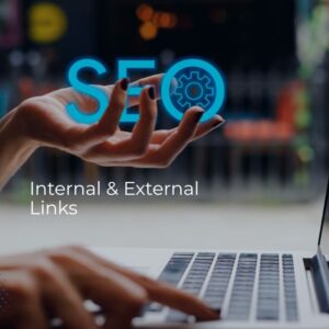 Osoba radi na prijenosnom računalu, a iznad ruke prikazan je simbol SEO optimizacije. Slika ilustrira unutarnje i vanjske poveznice